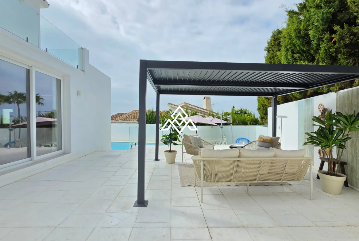 Discover this brand-new renovated villa in Riviera del Sol, Mijas Costa, with panoramic sea views, 3 bedrooms, 3 bathrooms and spacious terraces.