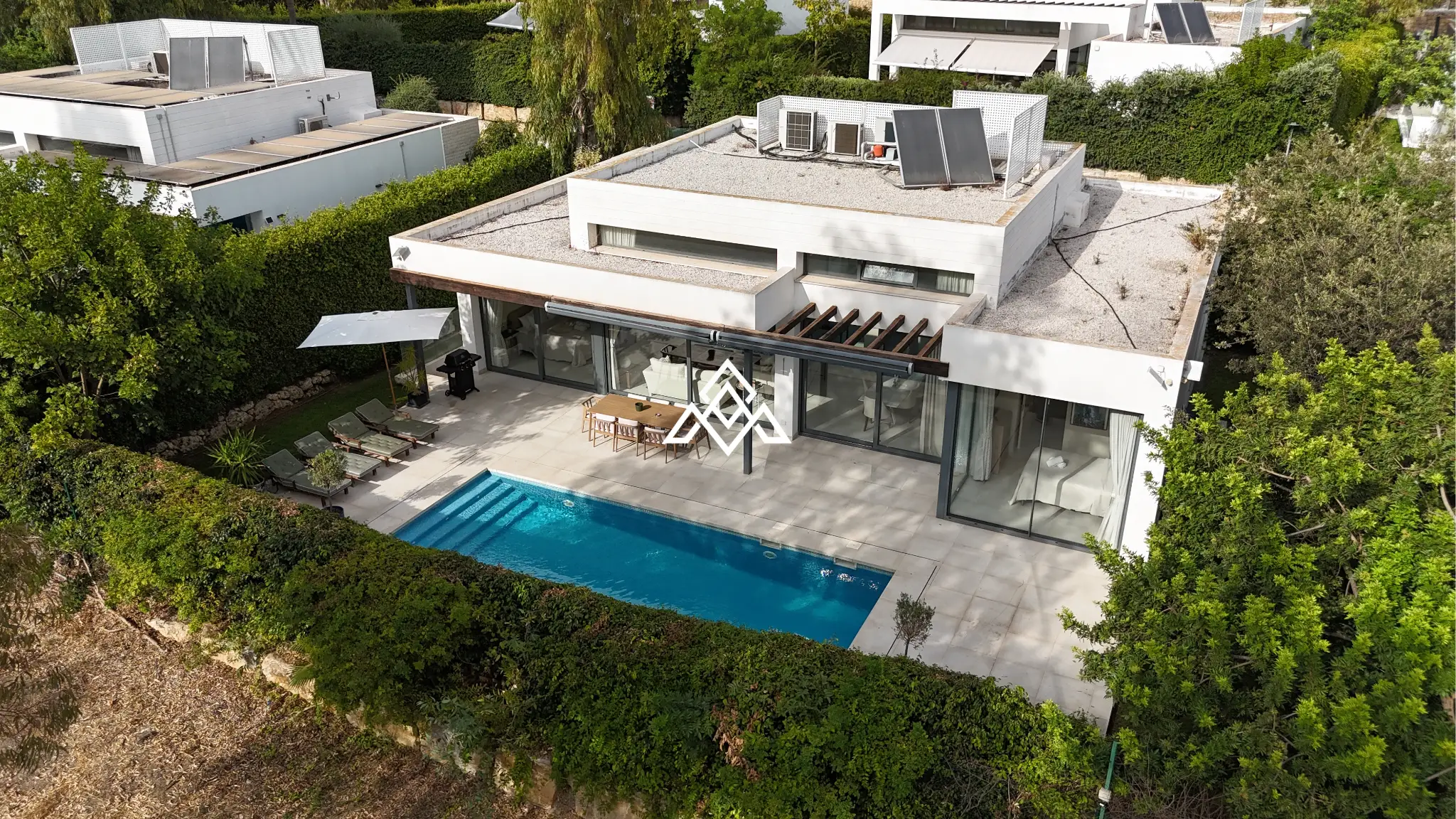 Contemporary Villa in Estepona with tourist licence, 4 bedrooms, private terraces and high rental income potential in a secure gated community.