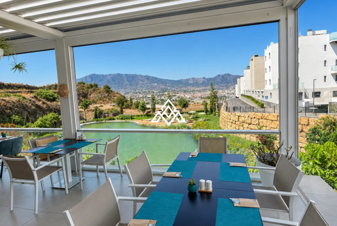 Hacienda el Sueño Apartment with private garden terrace and pool views in Mijas