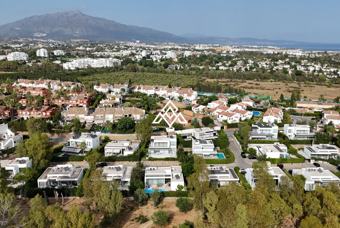 Contemporary Villa in Estepona with Tourist Licence