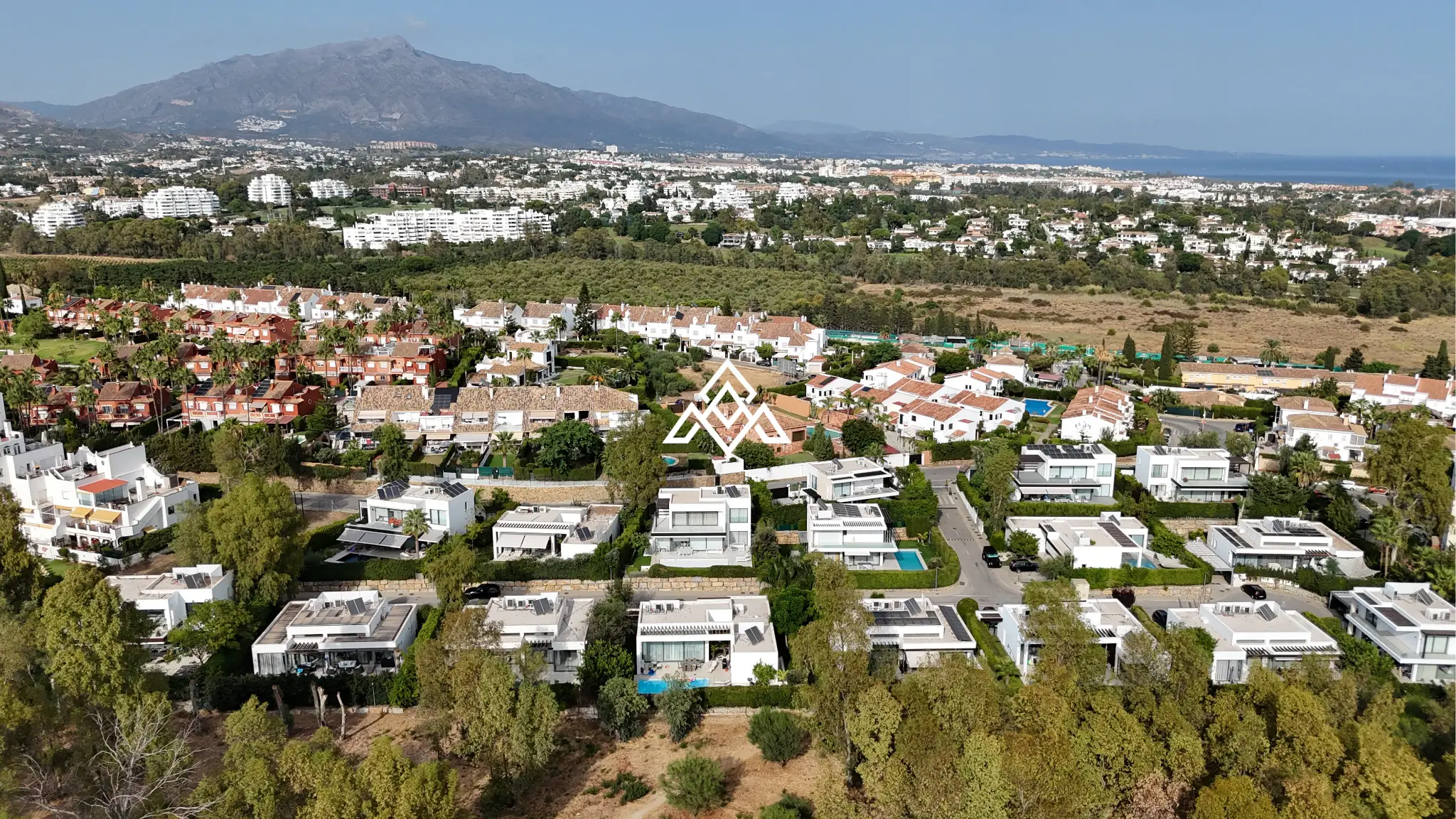 Contemporary Villa in Estepona with Tourist Licence