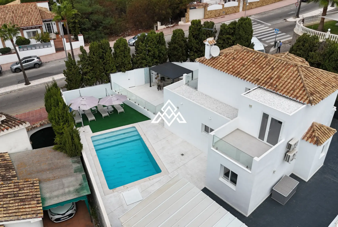 Discover this brand-new renovated villa in Riviera del Sol, Mijas Costa, with panoramic sea views, 3 bedrooms, 3 bathrooms and spacious terraces.