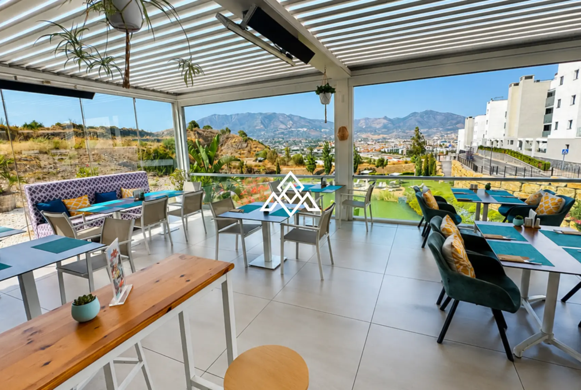 Hacienda el Sueño Apartment with private garden terrace and pool views in Mijas