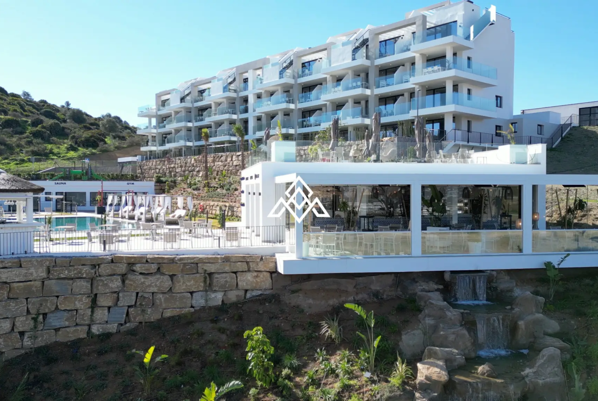 Hacienda el Sueño Apartment with private garden terrace and pool views in Mijas