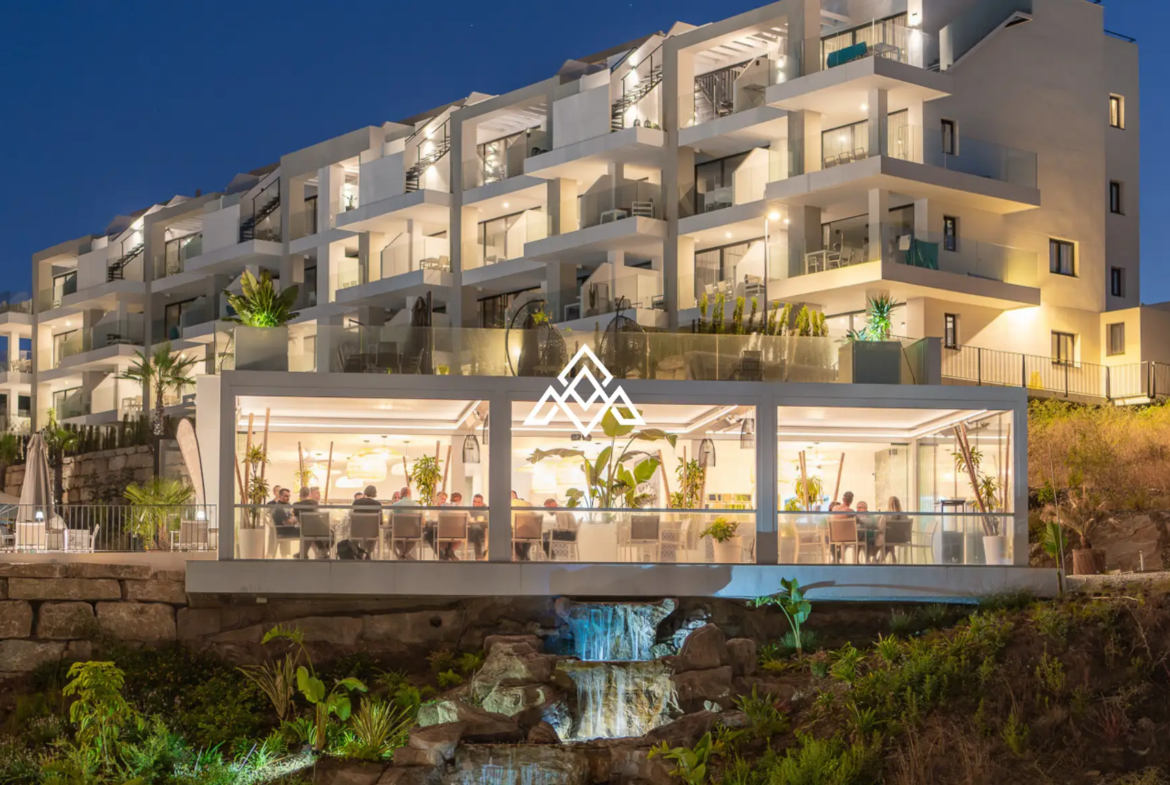 Hacienda el Sueño Apartment with private garden terrace and pool views in Mijas