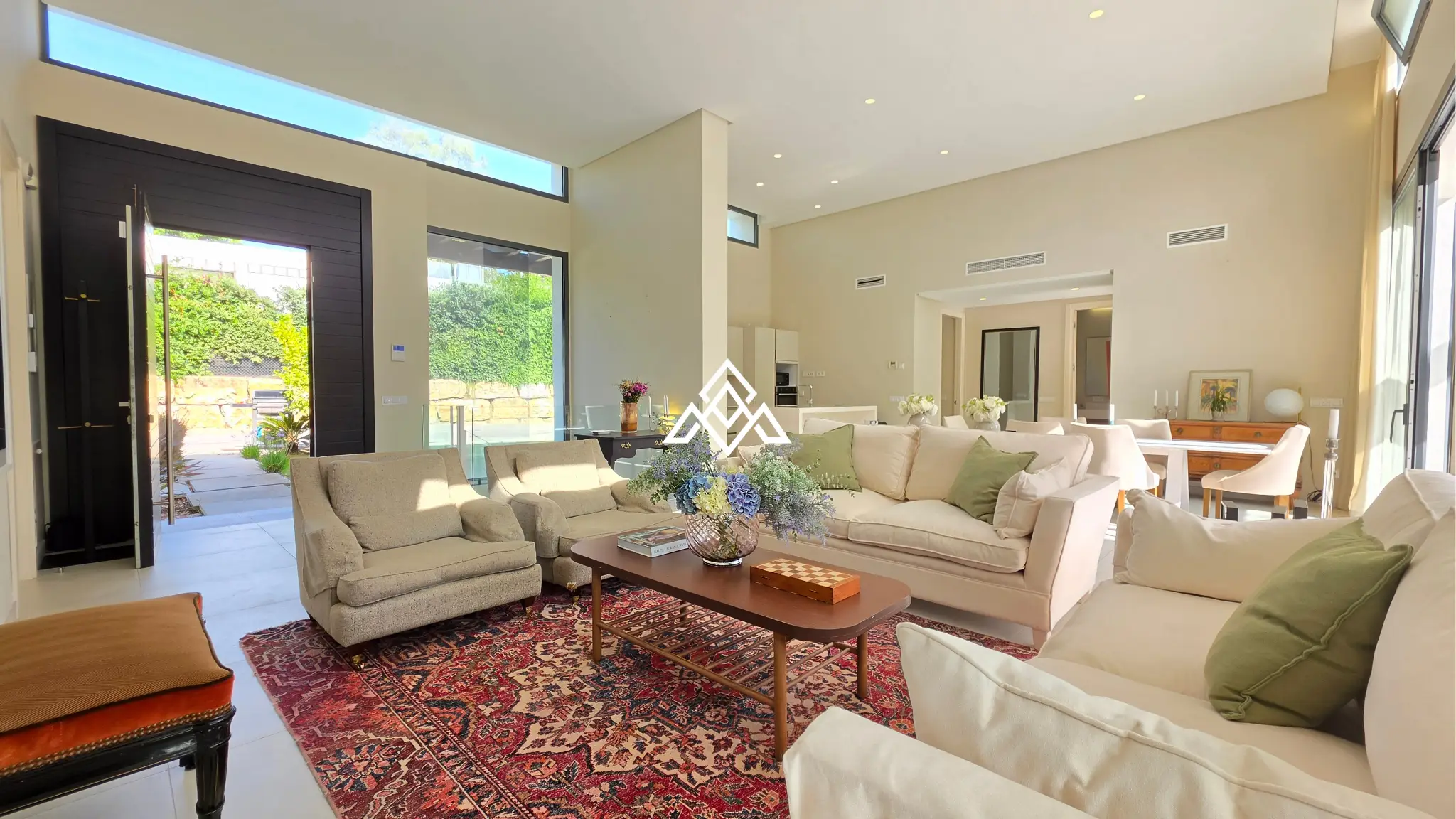 Contemporary Villa in Estepona with tourist licence, 4 bedrooms, private terraces and high rental income potential in a secure gated community.