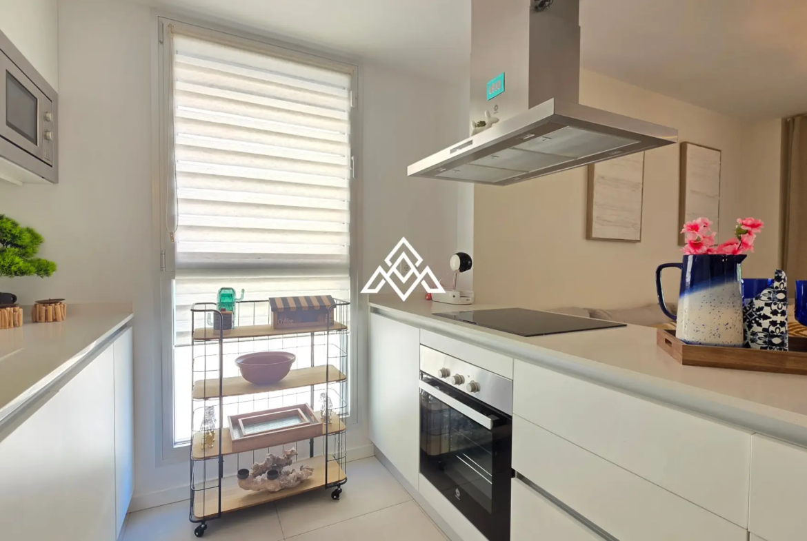 Estepona Garden Apartment with private garden, terrace, garage and valid tourist licence. Ideal investment property in Spain.