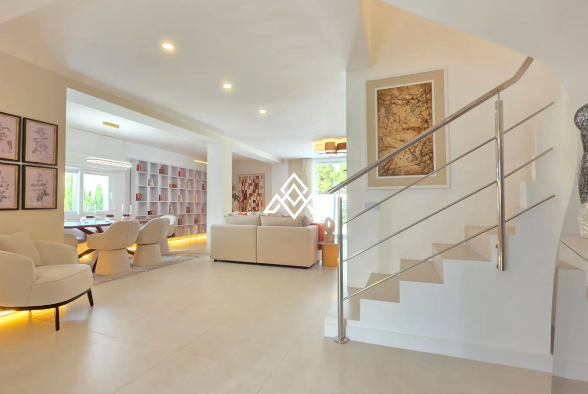 Discover this brand-new renovated villa in Riviera del Sol, Mijas Costa, with panoramic sea views, 3 bedrooms, 3 bathrooms and spacious terraces.