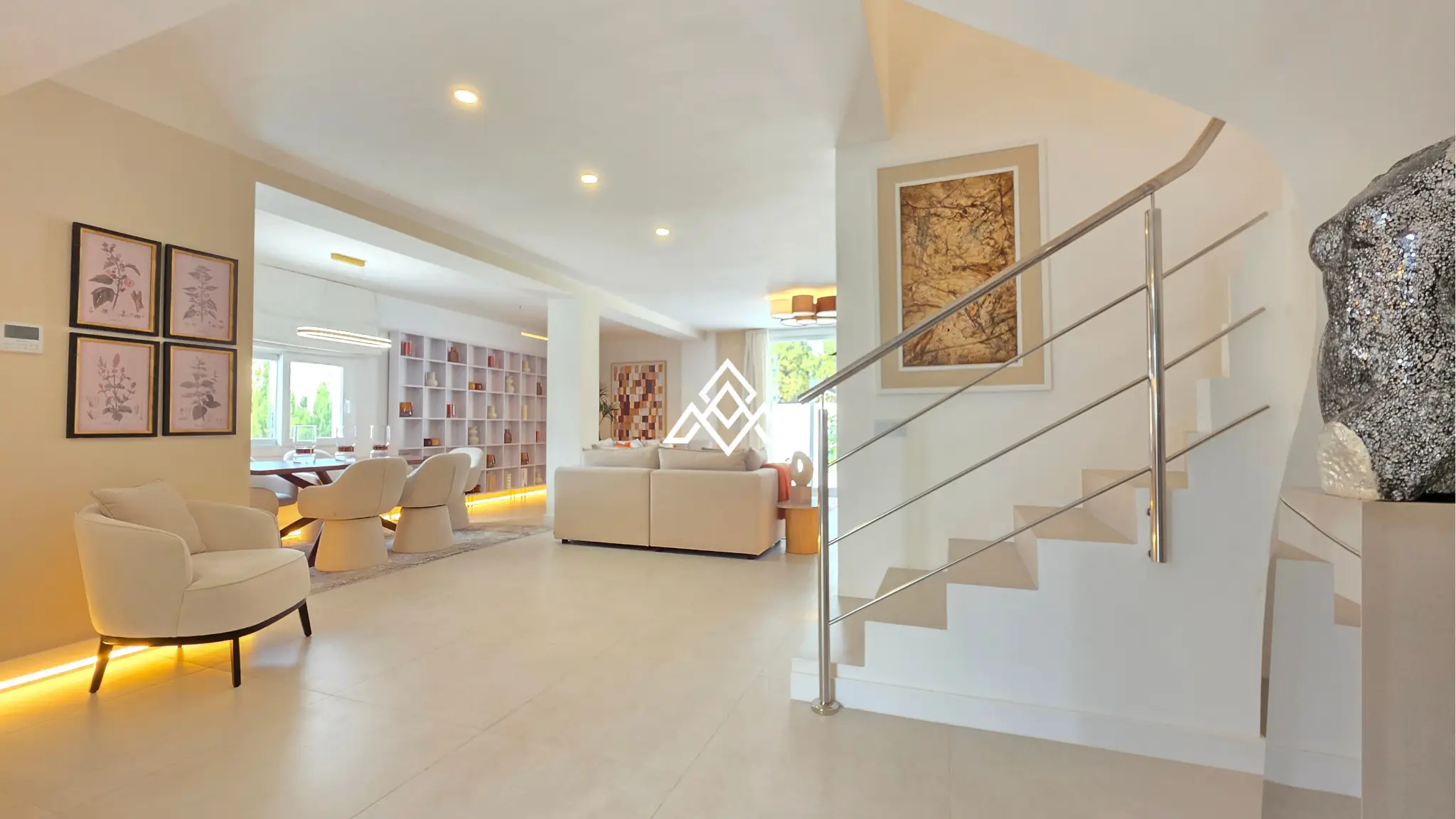 MPA-0122 Discover this brand-new renovated villa in Riviera del Sol, Mijas Costa, with panoramic sea views, 3 bedrooms, 3 bathrooms and spacious terraces.