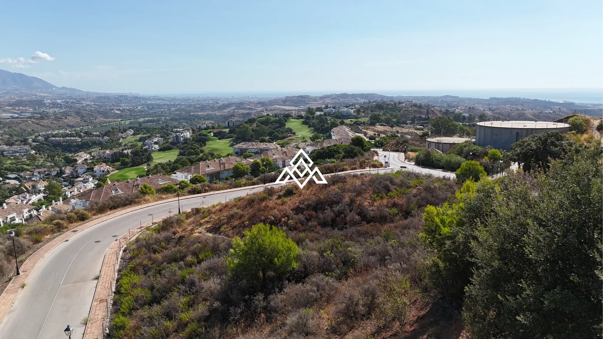 MPA-0125 La Cala Golf plot for sale in Mijas Costa, featuring 1,733 m² of land, panoramic sea and golf views, and a unique architectural project.