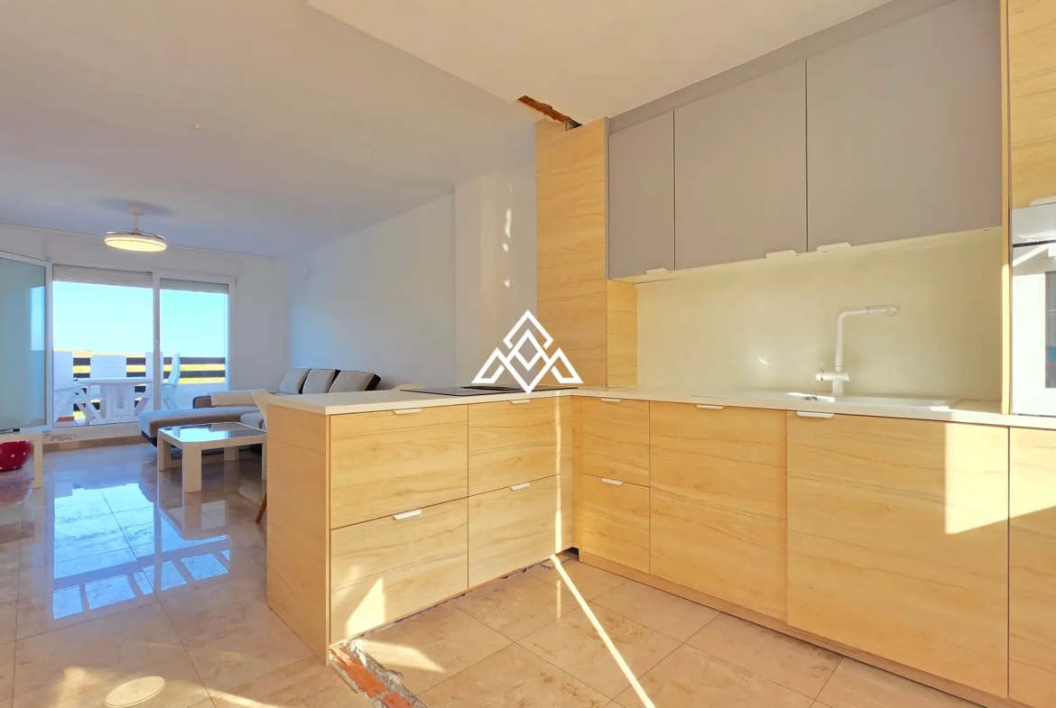 Vistalmar Duquesa apartment in Manilva with 2 bedrooms, 2 bathrooms, a 25 m² south-facing terrace and panoramic Mediterranean sea views.