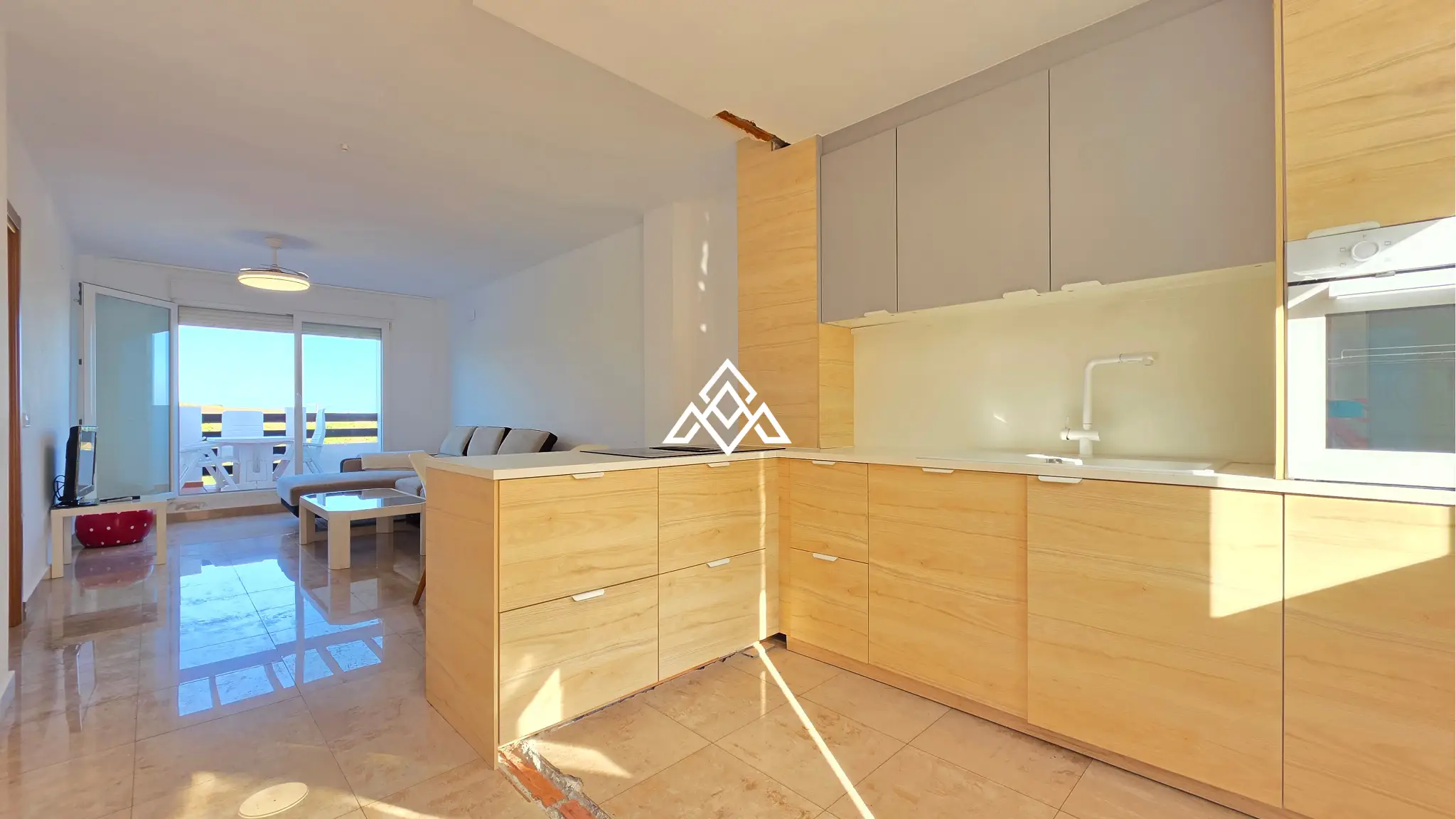 Vistalmar Duquesa apartment in Manilva with 2 bedrooms, 2 bathrooms, a 25 m² south-facing terrace and panoramic Mediterranean sea views.