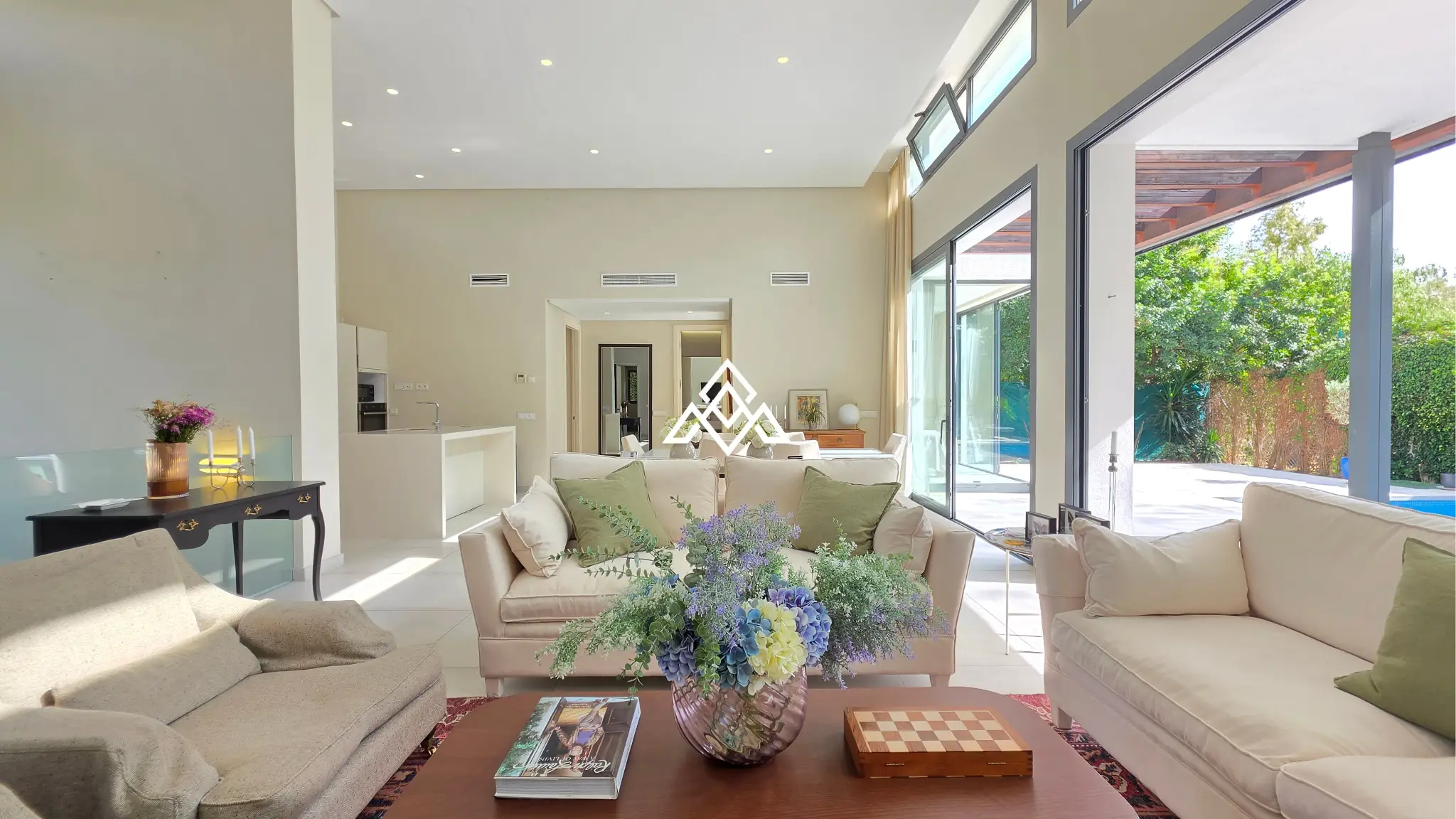 Contemporary Villa in Estepona with tourist licence, 4 bedrooms, private terraces and high rental income potential in a secure gated community.