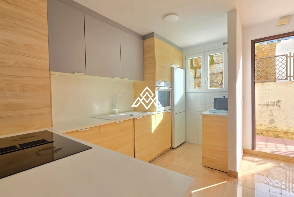 Vistalmar Duquesa apartment in Manilva with 2 bedrooms, 2 bathrooms, a 25 m² south-facing terrace and panoramic Mediterranean sea views.