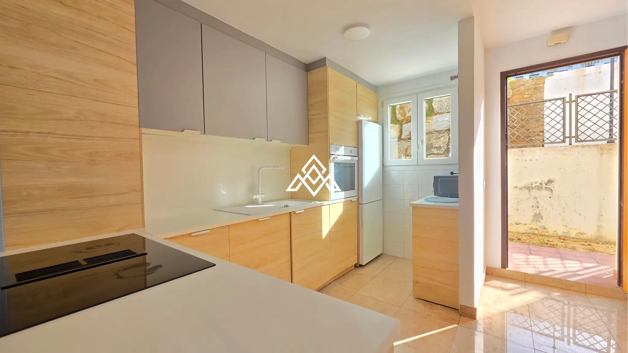 Vistalmar Duquesa apartment in Manilva with 2 bedrooms, 2 bathrooms, a 25 m² south-facing terrace and panoramic Mediterranean sea views.