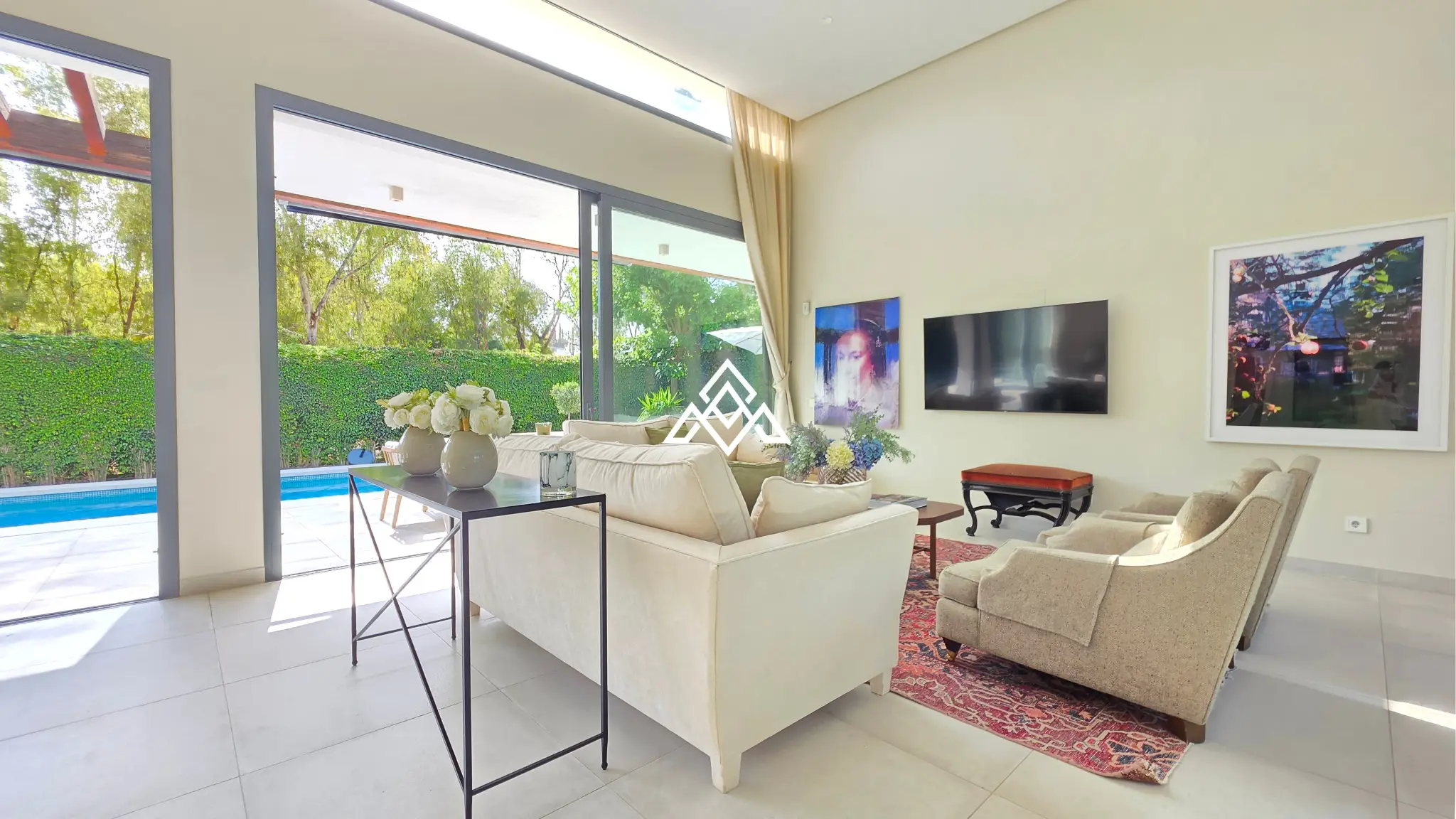 Contemporary Villa in Estepona with tourist licence, 4 bedrooms, private terraces and high rental income potential in a secure gated community.