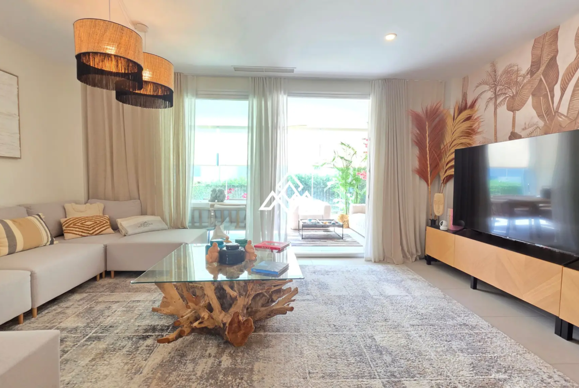 Estepona Garden Apartment with private garden, terrace, garage and valid tourist licence. Ideal investment property in Spain.