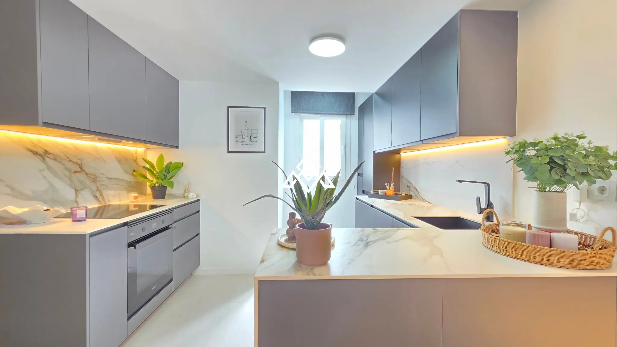 MPA-0122 Discover this brand-new renovated villa in Riviera del Sol, Mijas Costa, with panoramic sea views, 3 bedrooms, 3 bathrooms and spacious terraces.