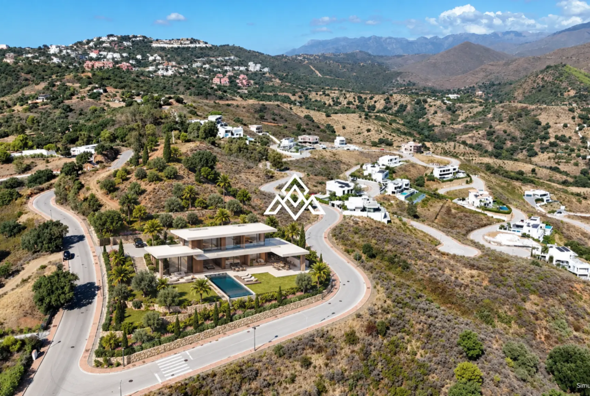 La Cala Golf plot for sale in Mijas Costa, featuring 1,733 m² of land, panoramic sea and golf views, and a unique architectural project.