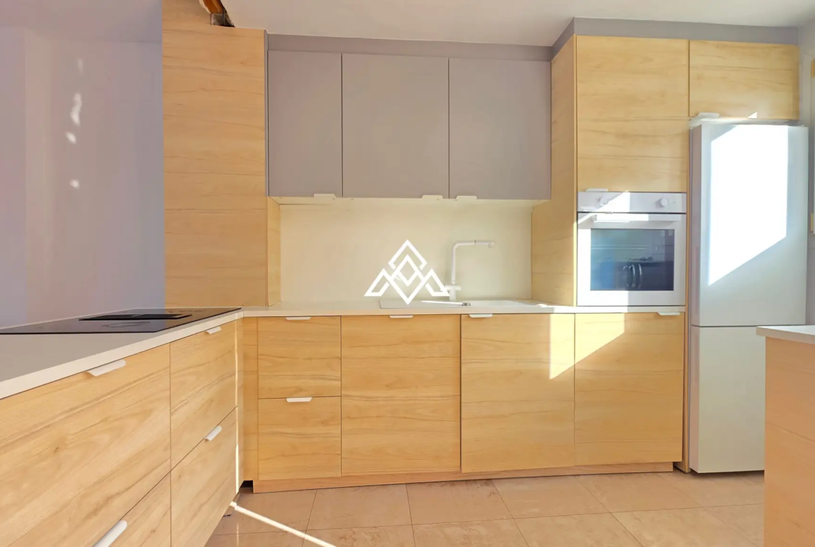 Vistalmar Duquesa apartment in Manilva with 2 bedrooms, 2 bathrooms, a 25 m² south-facing terrace and panoramic Mediterranean sea views.