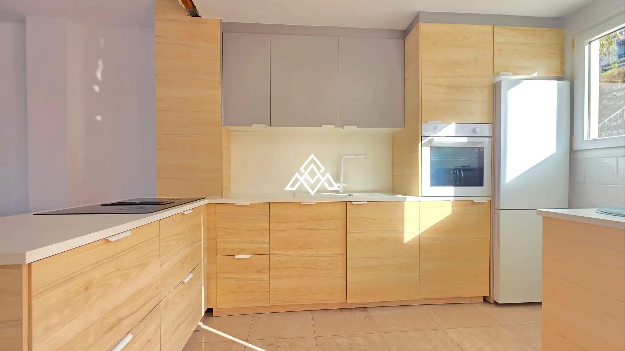 Vistalmar Duquesa apartment in Manilva with 2 bedrooms, 2 bathrooms, a 25 m² south-facing terrace and panoramic Mediterranean sea views.