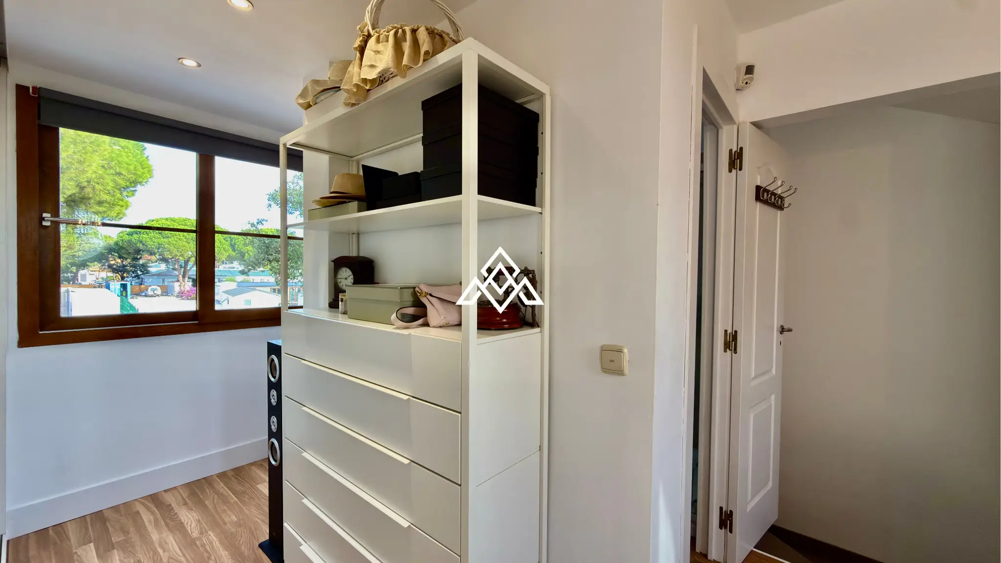 MPS-0045 Elviria Townhouse with private jacuzzi, sea views and renovated patio in Marbella
