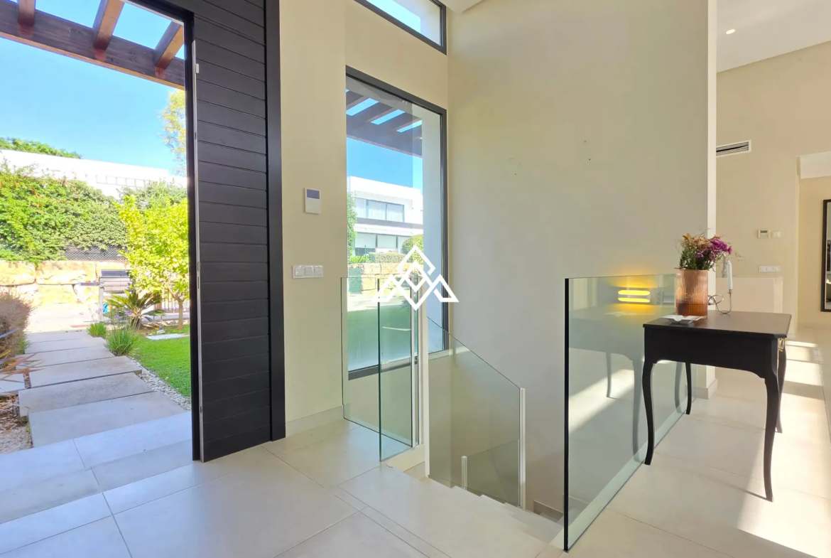Contemporary Villa in Estepona with tourist licence, 4 bedrooms, private terraces and high rental income potential in a secure gated community.