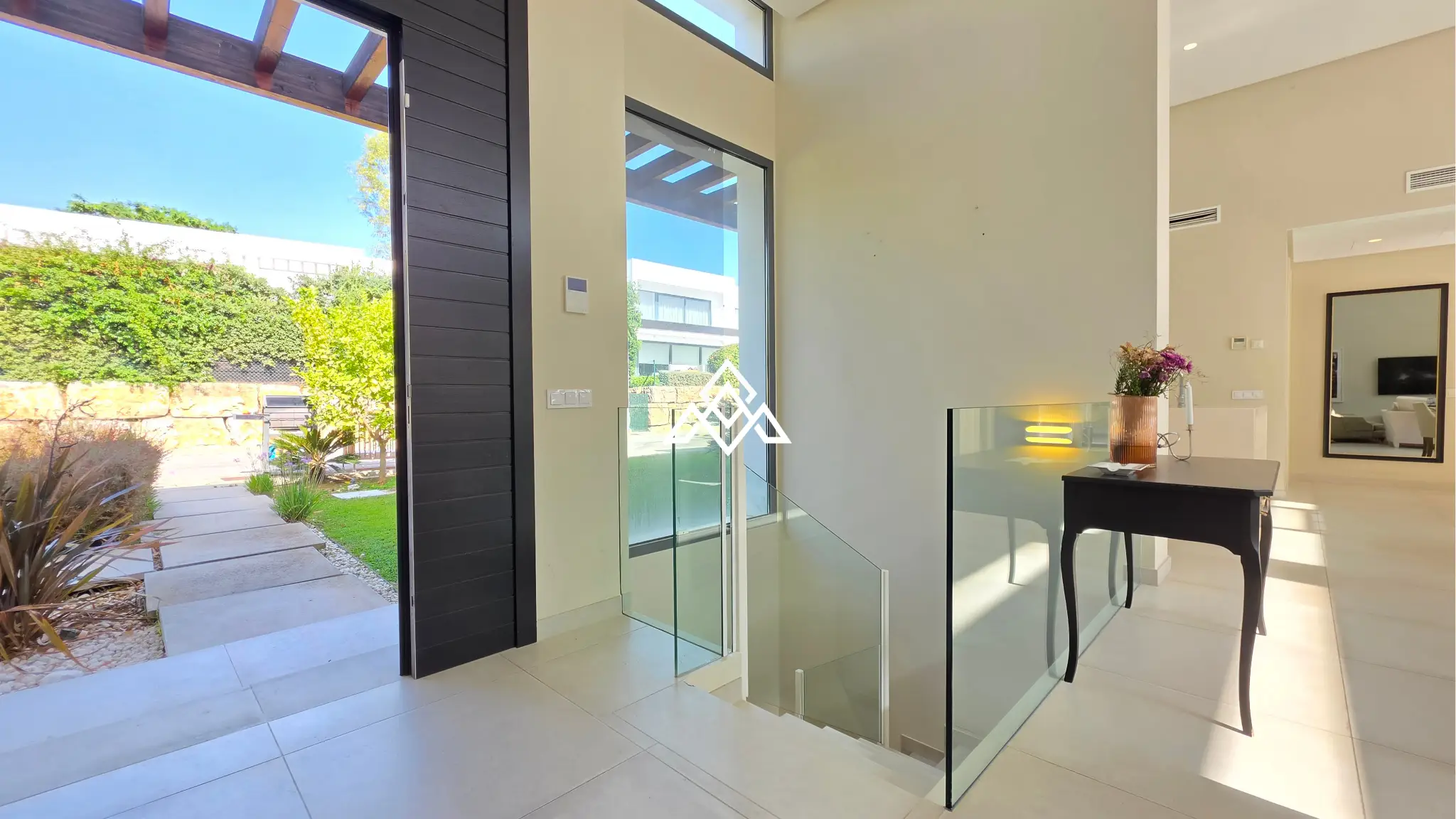 Contemporary Villa in Estepona with tourist licence, 4 bedrooms, private terraces and high rental income potential in a secure gated community.