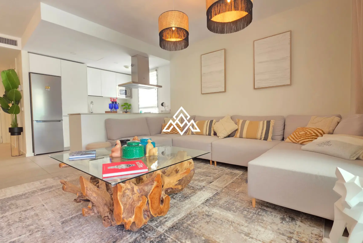 Estepona Garden Apartment with private garden, terrace, garage and valid tourist licence. Ideal investment property in Spain.