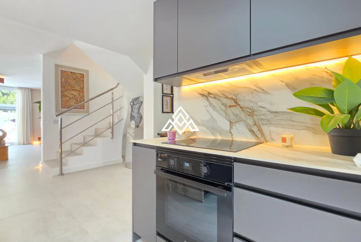 Discover this brand-new renovated villa in Riviera del Sol, Mijas Costa, with panoramic sea views, 3 bedrooms, 3 bathrooms and spacious terraces.