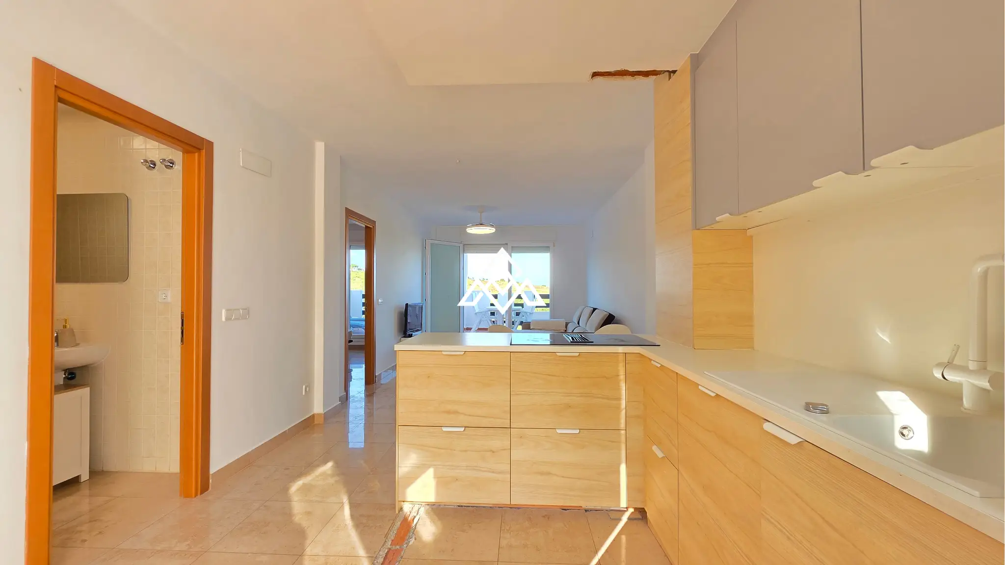 Vistalmar Duquesa apartment in Manilva with 2 bedrooms, 2 bathrooms, a 25 m² south-facing terrace and panoramic Mediterranean sea views.