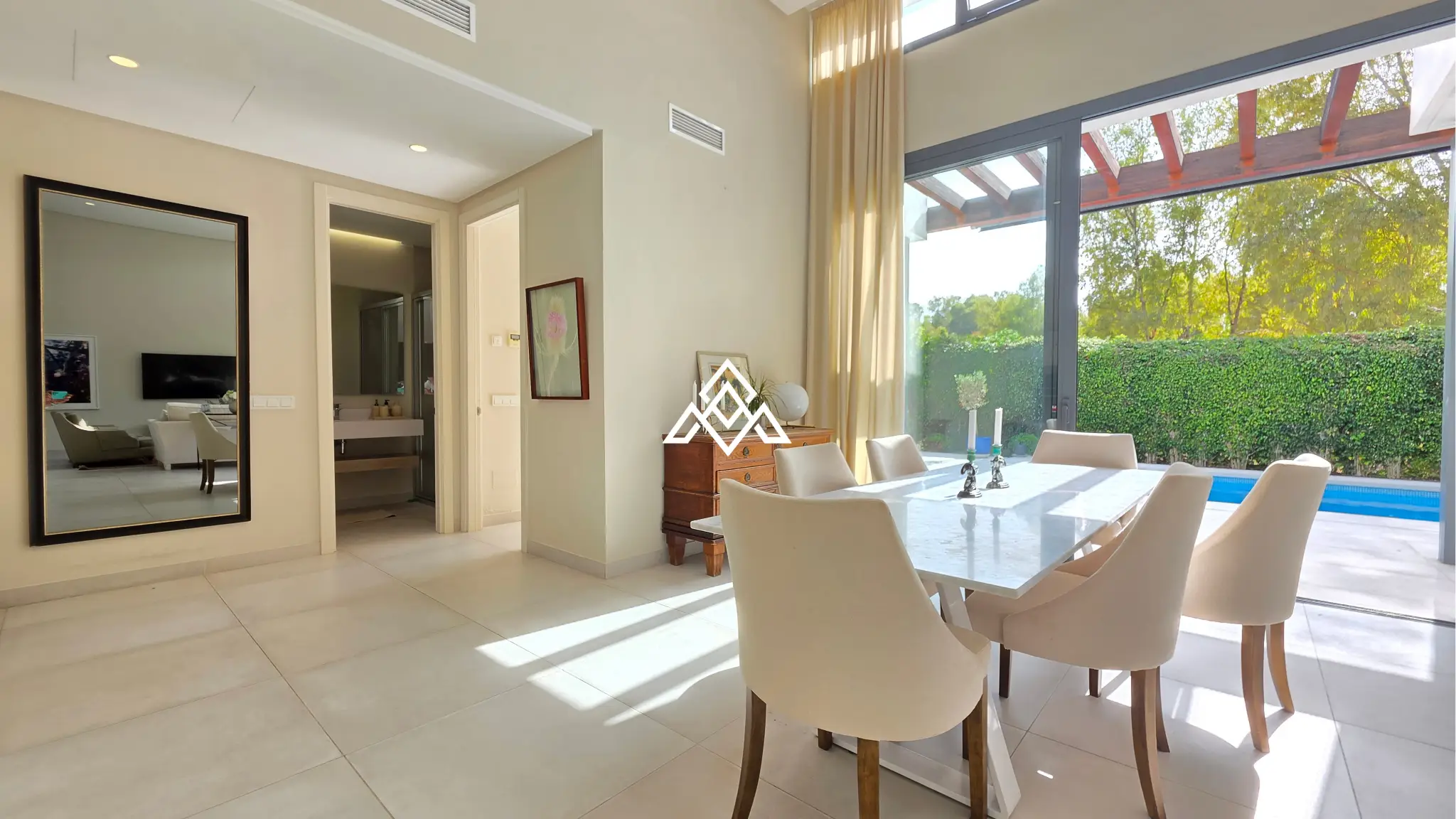 Contemporary Villa in Estepona with tourist licence, 4 bedrooms, private terraces and high rental income potential in a secure gated community.
