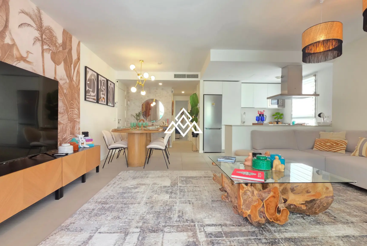 Estepona Garden Apartment with private garden, terrace, garage and valid tourist licence. Ideal investment property in Spain.