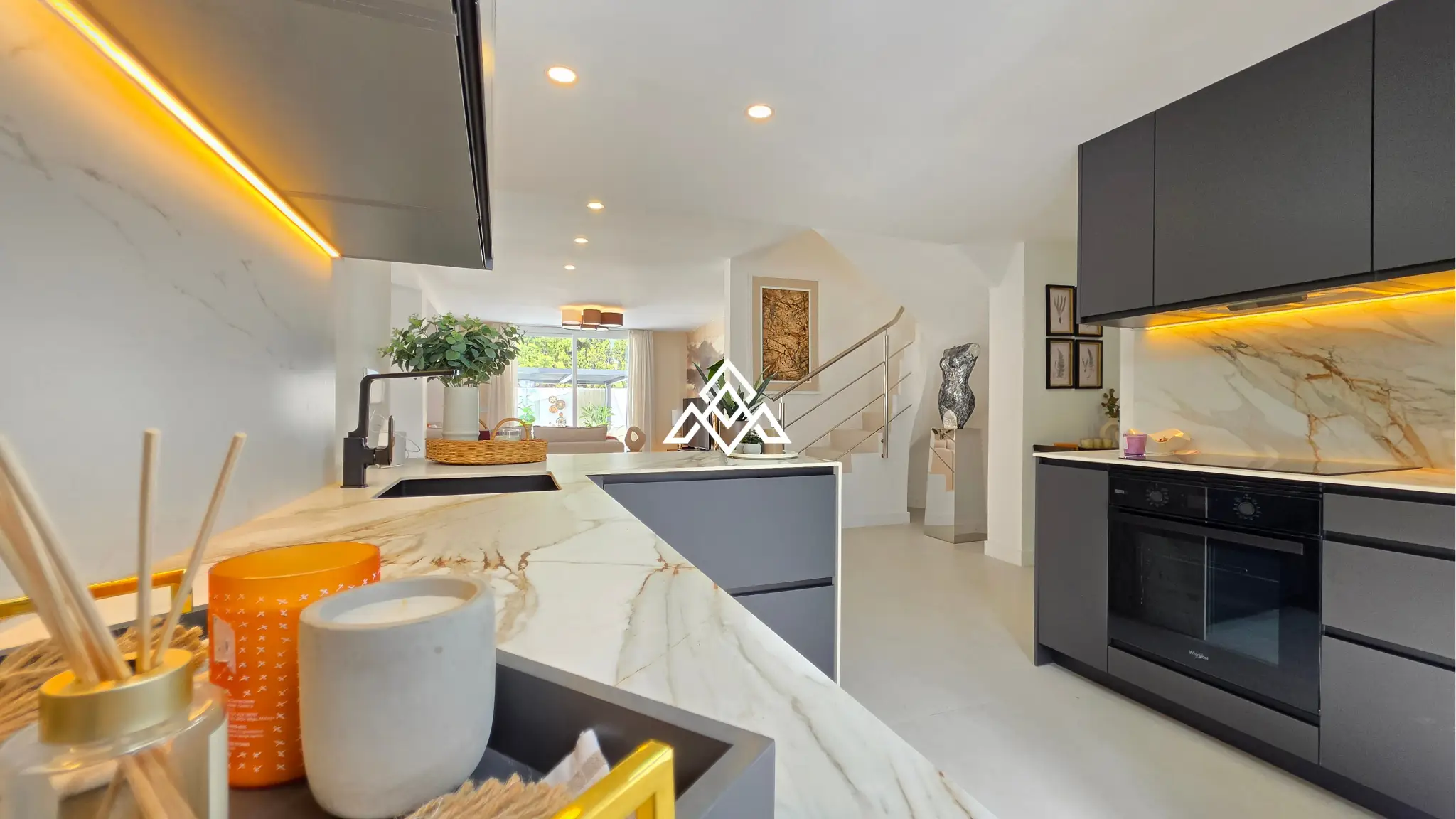 MPA-0122 Discover this brand-new renovated villa in Riviera del Sol, Mijas Costa, with panoramic sea views, 3 bedrooms, 3 bathrooms and spacious terraces.