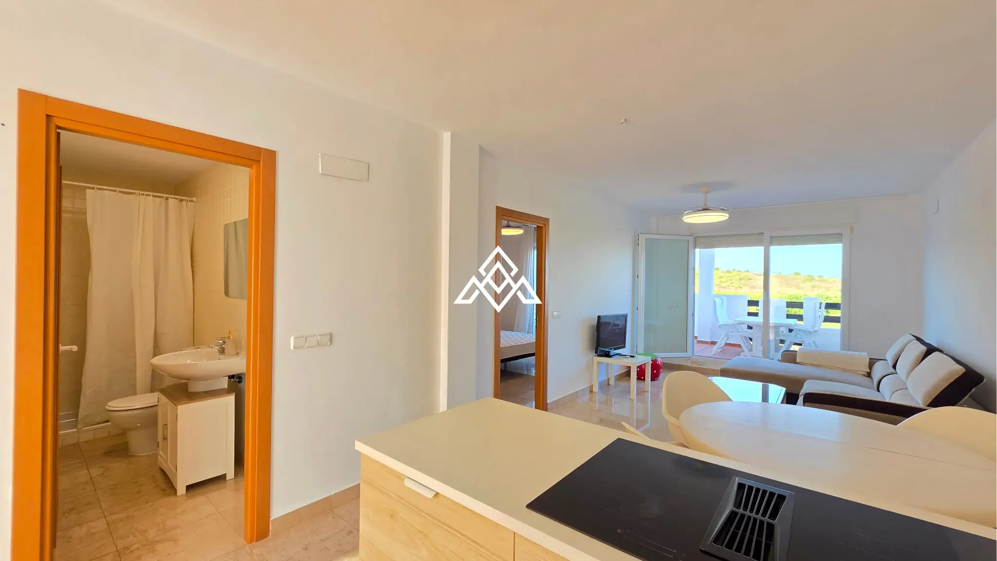 Vistalmar Duquesa apartment in Manilva with 2 bedrooms, 2 bathrooms, a 25 m² south-facing terrace and panoramic Mediterranean sea views.