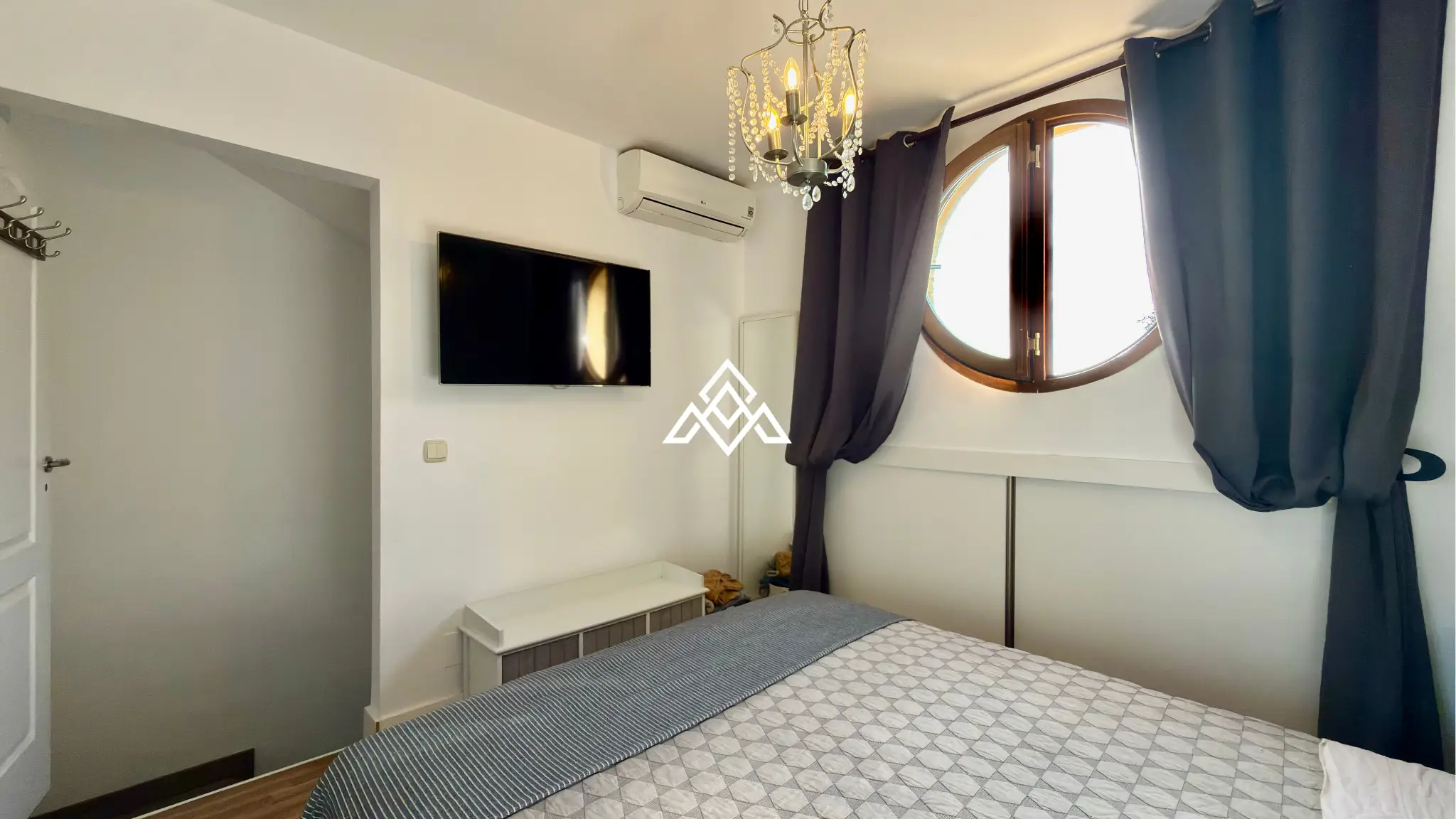 MPS-0045 Elviria Townhouse with private jacuzzi, sea views and renovated patio in Marbella