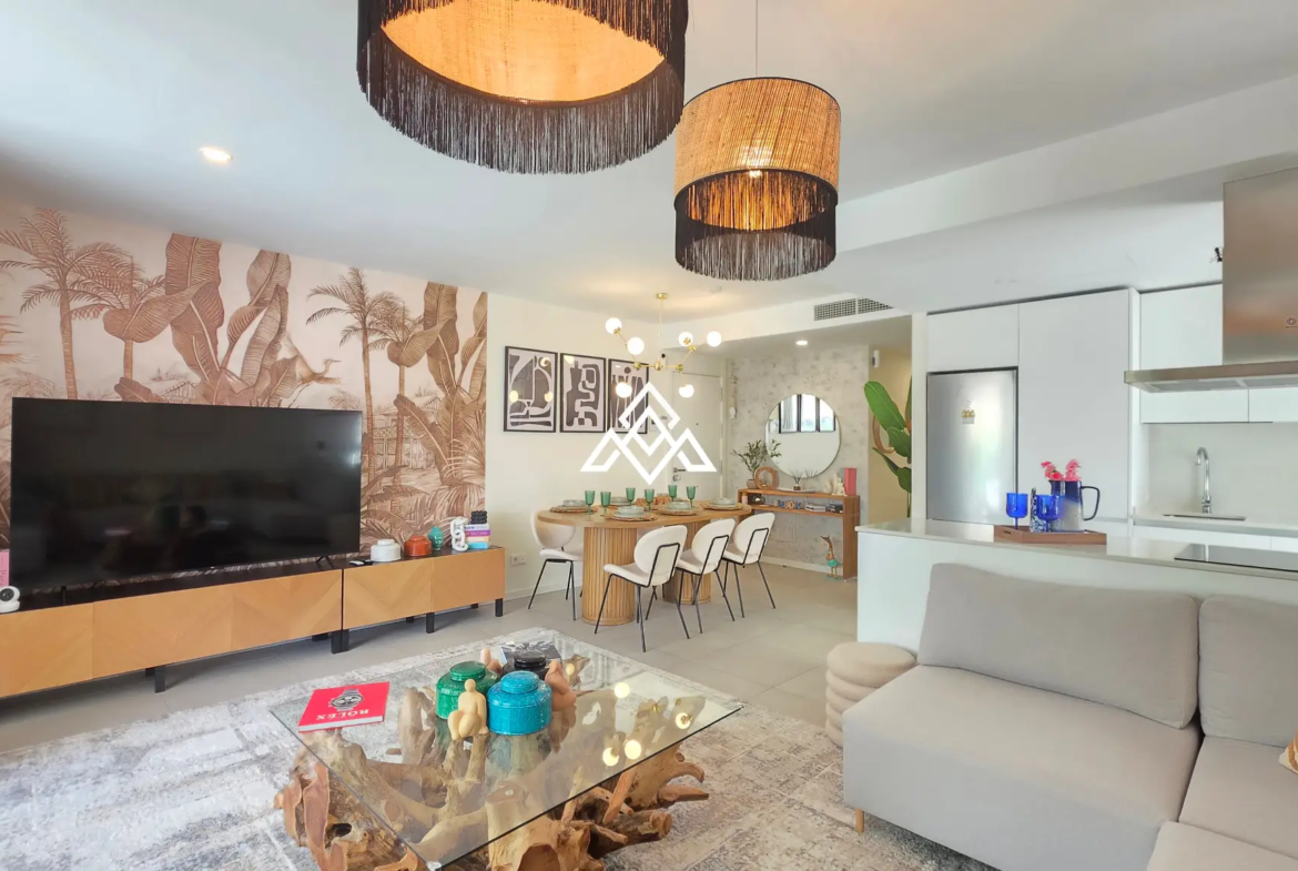 Estepona Garden Apartment with private garden, terrace, garage and valid tourist licence. Ideal investment property in Spain.