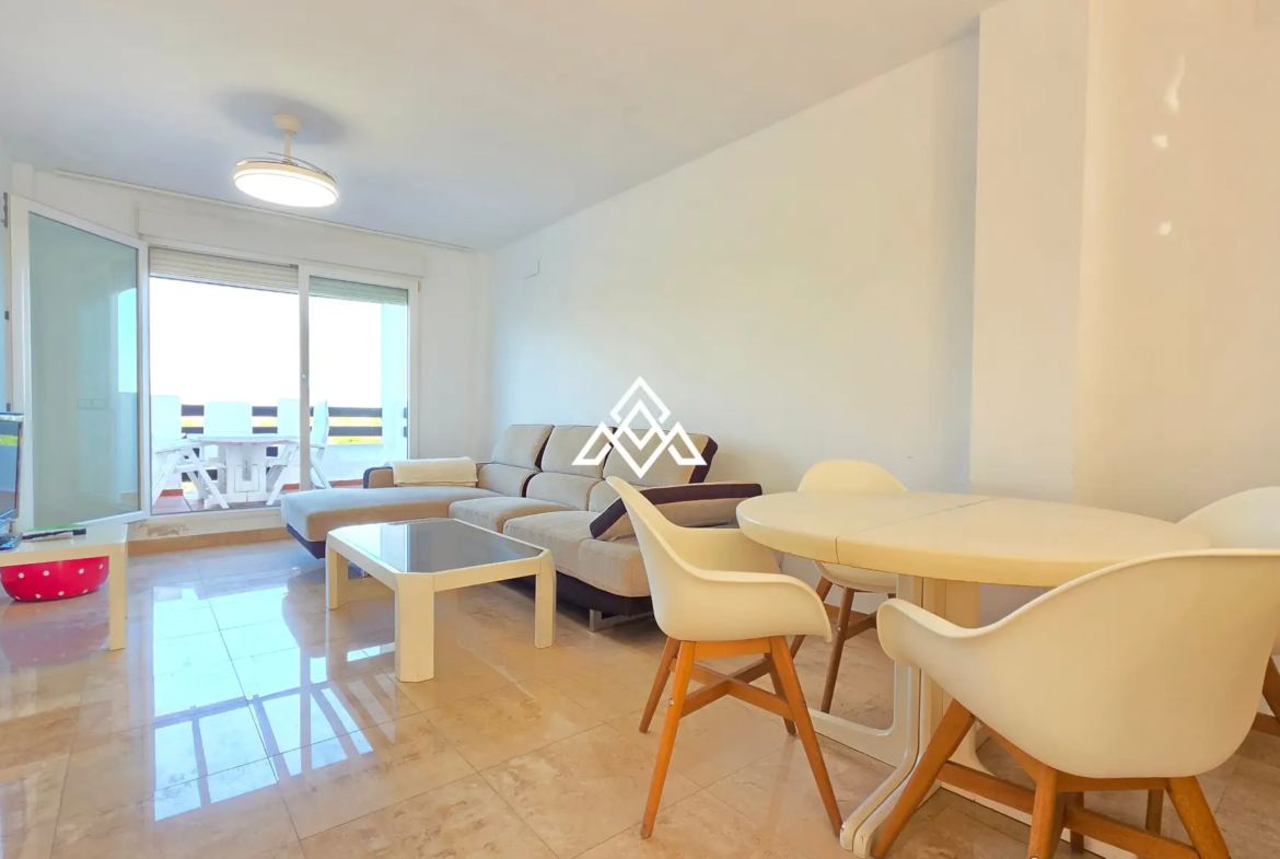 Vistalmar Duquesa apartment in Manilva with 2 bedrooms, 2 bathrooms, a 25 m² south-facing terrace and panoramic Mediterranean sea views.
