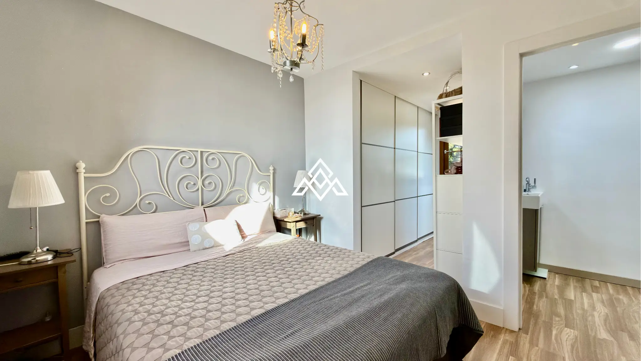 MPS-0045 Elviria Townhouse with private jacuzzi, sea views and renovated patio in Marbella