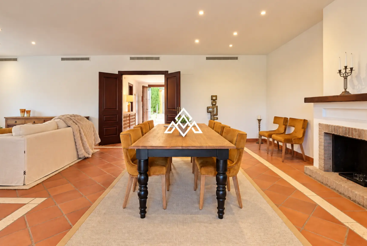 Sotogrande Golf Villa – Renovated Andalusian Luxury on the Golf Frontline